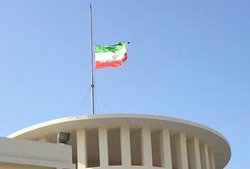 پرچم سرکنسولگری ایران در کراچی نیمه افراشته شد