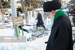 حضور حضرت آیت‌الله خامنه‌ای در مرقد مطهر بنیانگذار انقلاب اسلامی