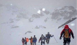آخرین وضعیت جستجوها برای یافتن پیکر کوهنورد مفقود شده در اشترانکوه
