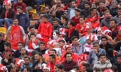 30 هزار هوادار سرخ‌پوش در ورزشگاه آزادی