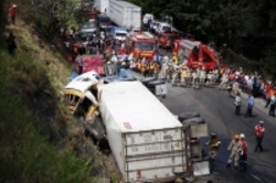 برخورد مرگبار اتوبوس با کامیون در مرکز هند