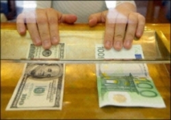 زارع: دولت در بازار ثانویه ارز دخالت حداقلی داشته باشد