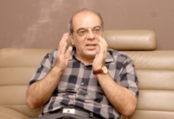 عباس عبدی: مردم به دلداری نیازی ندارند/ دولت برنامه‌هایش را اعلام کند