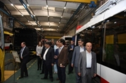 بازدید هیات پارلمانی ایران از خط تولید اتوبوس برقی بلاروس