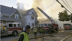 یک رشته انفجار چندین خانه در ماسوچوست را به آتش کشید