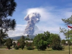 فوران آتشفشان  سوپوتان  در اندونزی پس از زلزله و سونامی