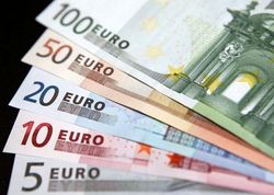 تب افزایش قیمت به پوند و یورو هم سرایت کرد  کاهش نرخ ۱۴ ارز بین بانکی
