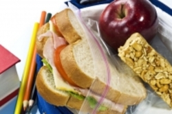 کوله‌پشتی دانش‌آموزان را از این  خوراکی‌ها  پر کنید