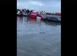 بارش‌های سیل‌آسا زندگی کویتی‌ها را مختل کرد