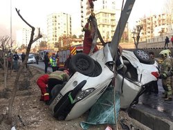 تصادف شدید خودرو در بزرگراه امام علی