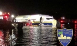 سقوط هواپیمای مسافربری به رودخانه در آمریکا