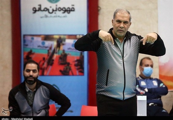فرید صائبی سرمربی تیم ملی والیبال نشسته شد