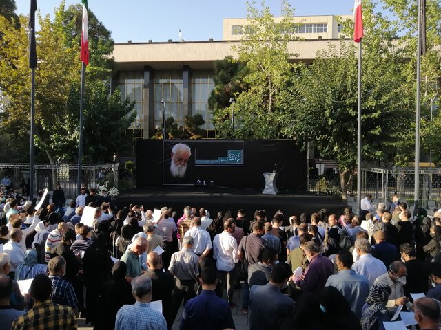 آغاز مراسم تشییع پیکر «سایه» در تهران 