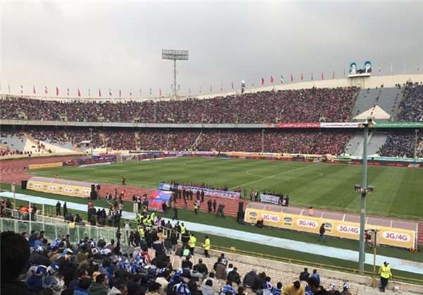 جایگاه پرسپولیسی ها پر شد/ حضور برانکو با شال گردن معروف+عکس جایگاه پرسپولیسی ها پر شد/ حضور برانکو با شال گردن معروف+عکس