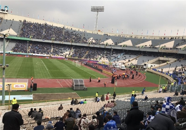 جایگاه پرسپولیسی ها پر شد/ حضور برانکو با شال گردن معروف+عکس جایگاه پرسپولیسی ها پر شد/ حضور برانکو با شال گردن معروف+عکس