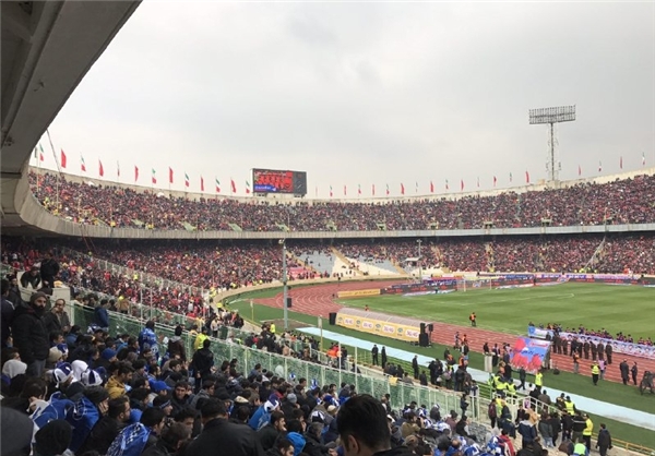 جایگاه پرسپولیسی ها پر شد/ حضور برانکو با شال گردن معروف+عکس جایگاه پرسپولیسی ها پر شد/ حضور برانکو با شال گردن معروف+عکس