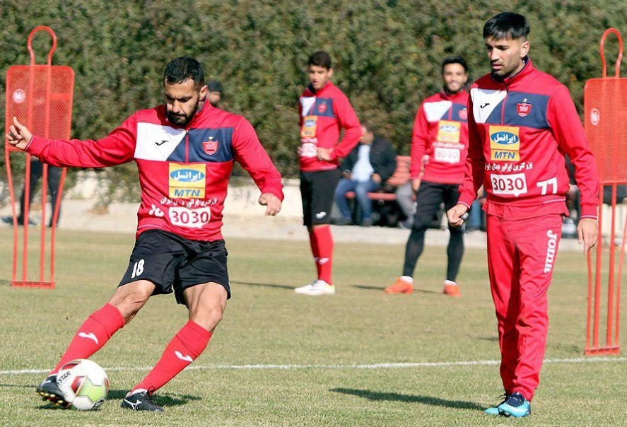 آموزش پاس دادن به محسن زیر نظر محسن در پرسپولیس! + عکس آموزش پاس دادن به محسن زیر نظر محسن در پرسپولیس! + عکس