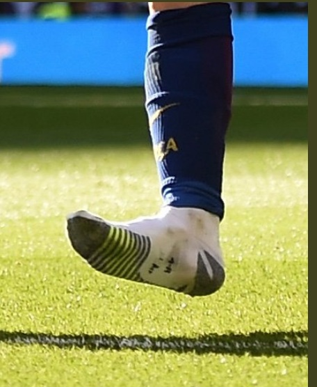 مسی با یک کفش سوژه رسانه‌ها+تصاویر