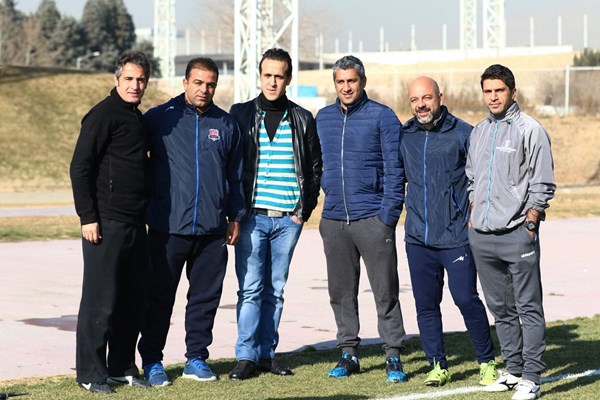 رویارویی علی کریمی با کادرفنی نساجی در تمرین امروز + عکس رویارویی علی کریمی با کادرفنی نساجی در تمرین امروز + عکس