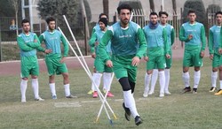 دروازه‌بان اسبق پرسپولیس در تمرین نفت تهران حاضر شد+عکس