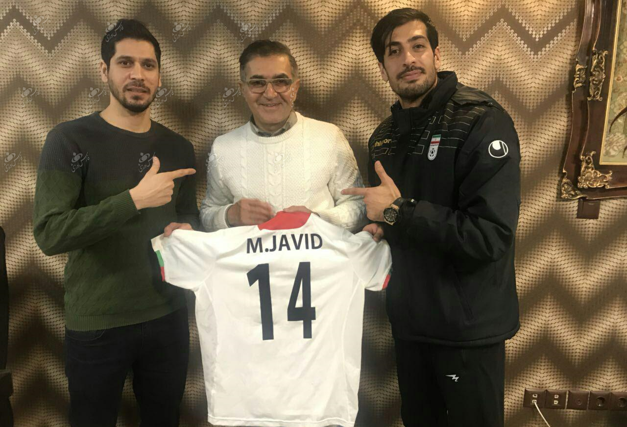 پیراهن آقای گل برتن خواننده سرشناس+عکس