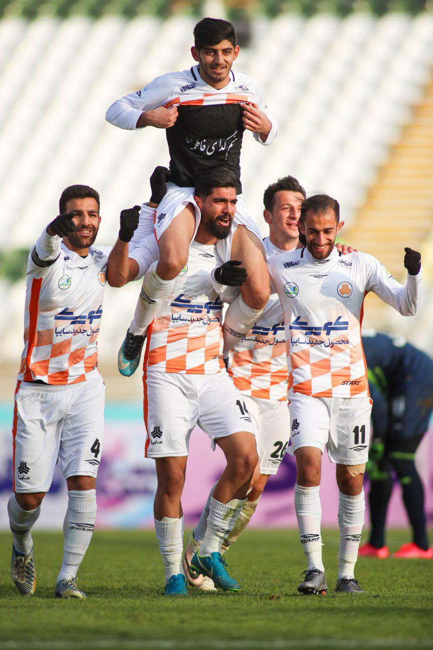 صعود ترابی بر فراز بازیکنان سایپا+عکس