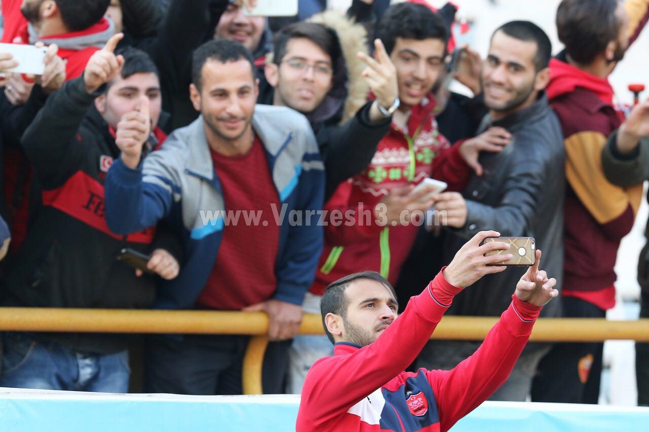 اولین حضور نوراللهی با طعم عکس سلفی اولین حضور نوراللهی با طعم عکس سلفی