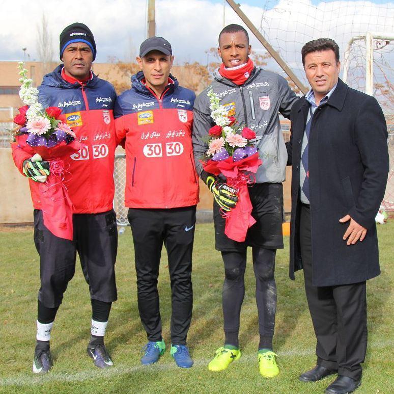 جشن سال نو میلادی در تمرین تراکتور+عکس جشن سال نو میلادی در تمرین تراکتور+عکس