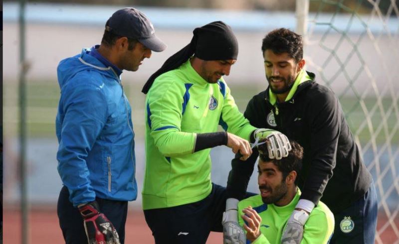 آرایشگری رحمتی در تمرین استقلال+ عکس آرایشگری رحمتی در تمرین استقلال+ عکس