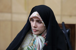 فاطمه حسینی: آقای روحانی با مردم صریح سخن بگویید