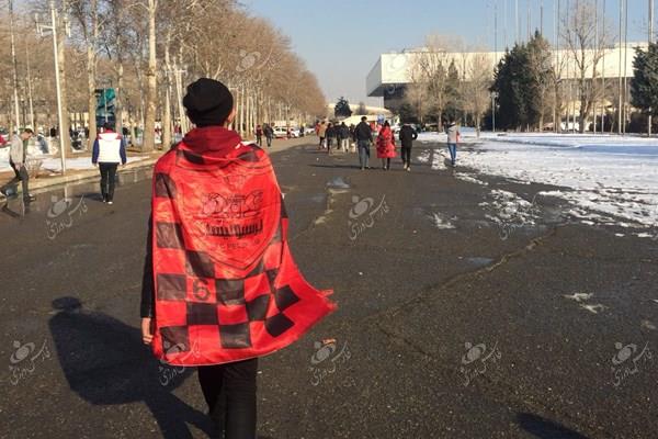هواداران پرسپولیس در حال برف بازی در ورزشگاه آزادی/ ترافیک سنگین بیرون ورزشگاه+عکس هواداران پرسپولیس در حال برف بازی در ورزشگاه آزادی/ ترافیک سنگین بیرون ورزشگاه+عکس