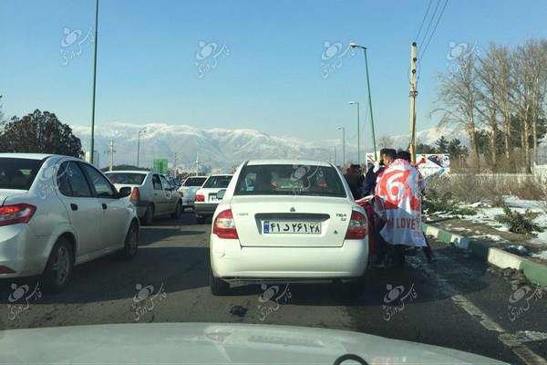 هواداران پرسپولیس در حال برف بازی در ورزشگاه آزادی/ ترافیک سنگین بیرون ورزشگاه+عکس هواداران پرسپولیس در حال برف بازی در ورزشگاه آزادی/ ترافیک سنگین بیرون ورزشگاه+عکس