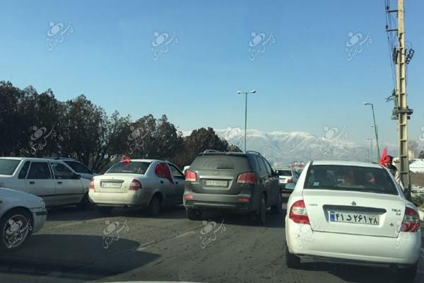 هواداران پرسپولیس در حال برف بازی در ورزشگاه آزادی/ ترافیک سنگین بیرون ورزشگاه+عکس هواداران پرسپولیس در حال برف بازی در ورزشگاه آزادی/ ترافیک سنگین بیرون ورزشگاه+عکس