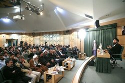 سید علی خمینی : برای اصلاح جامعه لازم نیست در تریبون های عمومی به تندترین روش برخورد کنیم