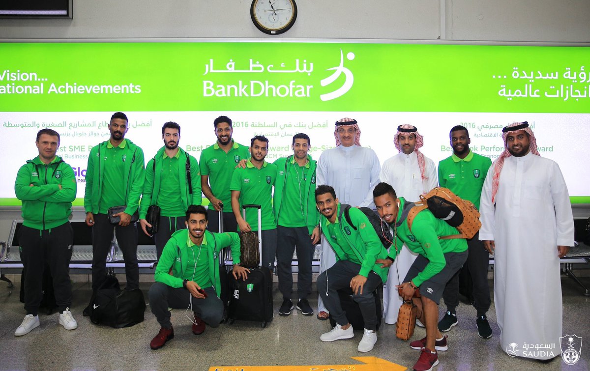 سنگ تمام هواداران عمان برای رقیب تراکتورسازی+عکس سنگ تمام هواداران عمان برای رقیب تراکتورسازی+عکس