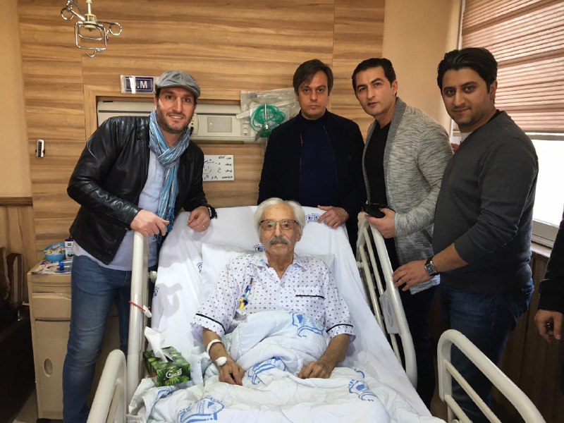 حضور ستاره هاي فوتبال بر بالين كمال الملك سينماي ايران+تصاویر حضور ستاره هاي فوتبال بر بالين كمال الملك سينماي ايران+تصاویر