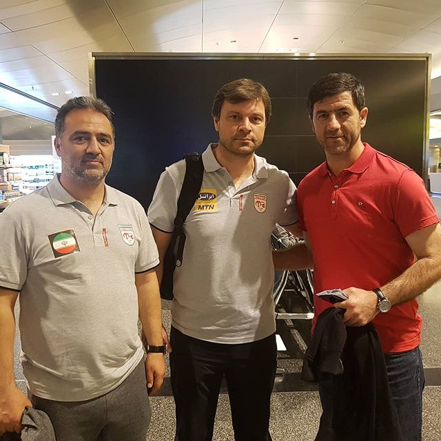 خوش و بش باقری با سرمربی تراکتورسازی در فرودگاه + تصاویر خوش و بش باقری با سرمربی تراکتورسازی در فرودگاه + تصاویر