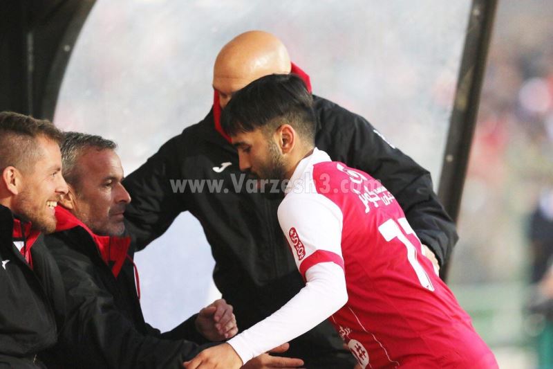 واکنش محسن مسلمان به تعویض اش در بازی با پیکان+ عکس