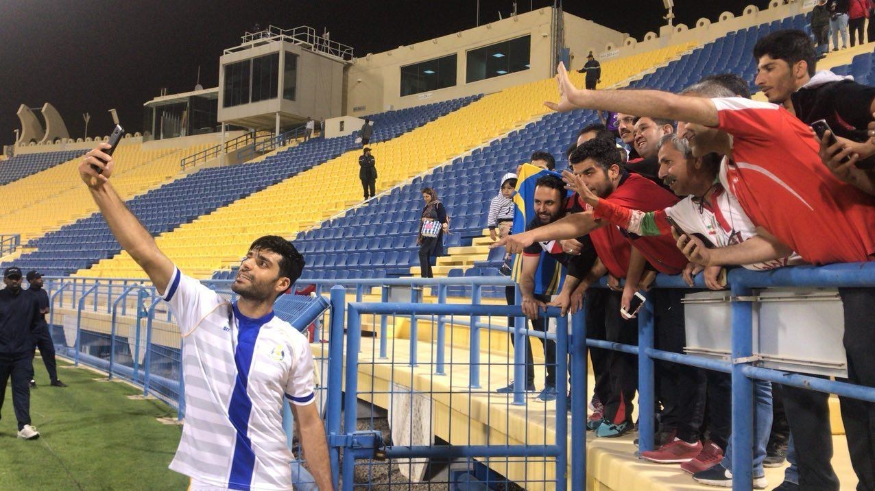 عکس/ سلفی طارمی با هواداران ایرانی در دوحه