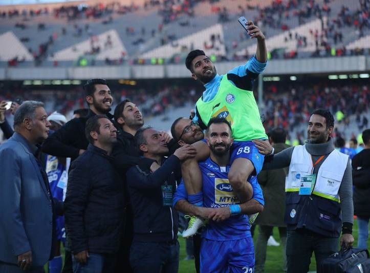 عکس/ جالب ترین سلفی بعد از فتح دربی توسط استقلال عکس/ جالب ترین سلفی بعد از فتح دربی توسط استقلال