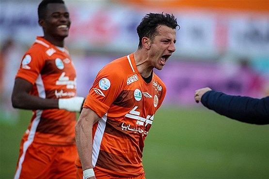 شباهت جالب این پسر فوتبالیست با علی دایی +عکس شباهت جالب این پسر فوتبالیست با علی دایی +عکس