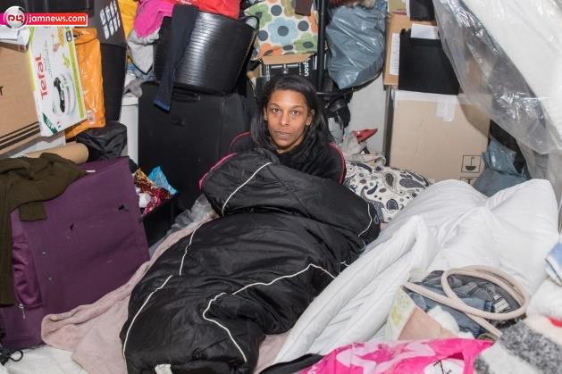 ستاره لیگ برتری که مادرش کارتن خواب است + عکس ستاره لیگ برتری که مادرش کارتن خواب است + عکس