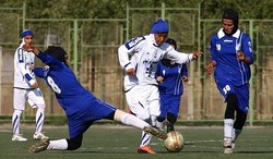 برتری تیم فوتبال جوانان مقابل بزرگسالان در دیداری تدارکاتی