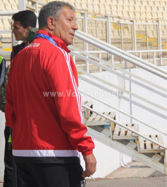 سیگار کشیدن تن کاته قبل از بازی با تراکتور+عکس سیگار کشیدن تن کاته قبل از بازی با تراکتور+عکس