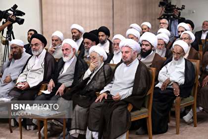 تجدید عهد اعضای مجلس خبرگان با امام خمینی(ره)