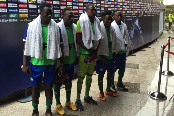 بازیکنان سیرالئون مشغول سلفی گرفتن در ورزشگاه آزادی+تصاویر