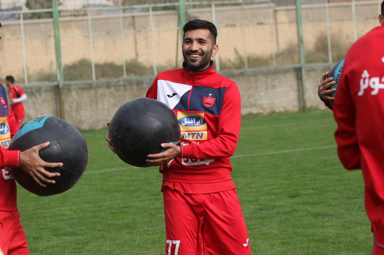 انگیزه بسیار عالی مهندس پرسپولیس در تمرینات + عکس انگیزه بسیار عالی مهندس پرسپولیس در تمرینات + عکس