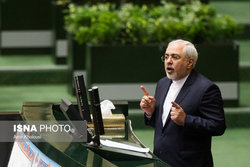 ظریف خبر داد: صدور ۶۰ میلیارد دلار حکم ایران و آمریکا علیه یکدیگر