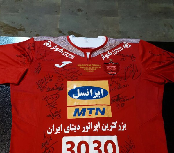 حراج پیراهن کاپیتان پرسپولیس برای زلزله زدگان +عکس حراج پیراهن کاپیتان پرسپولیس برای زلزله زدگان +عکس