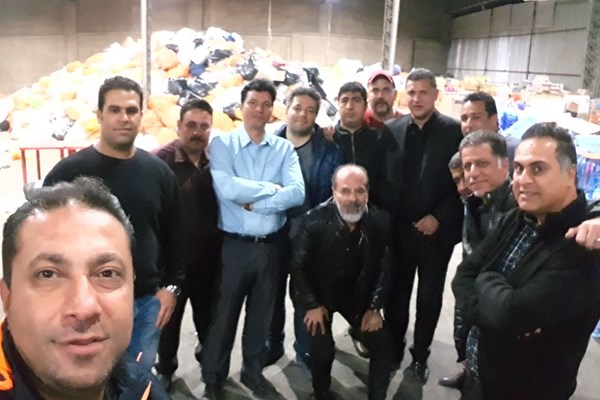 دایی بعد از برد به سراغ کمکرسانی به زلزلهزدهها رفت+عکس دایی بعد از برد به سراغ کمکرسانی به زلزلهزدهها رفت+عکس